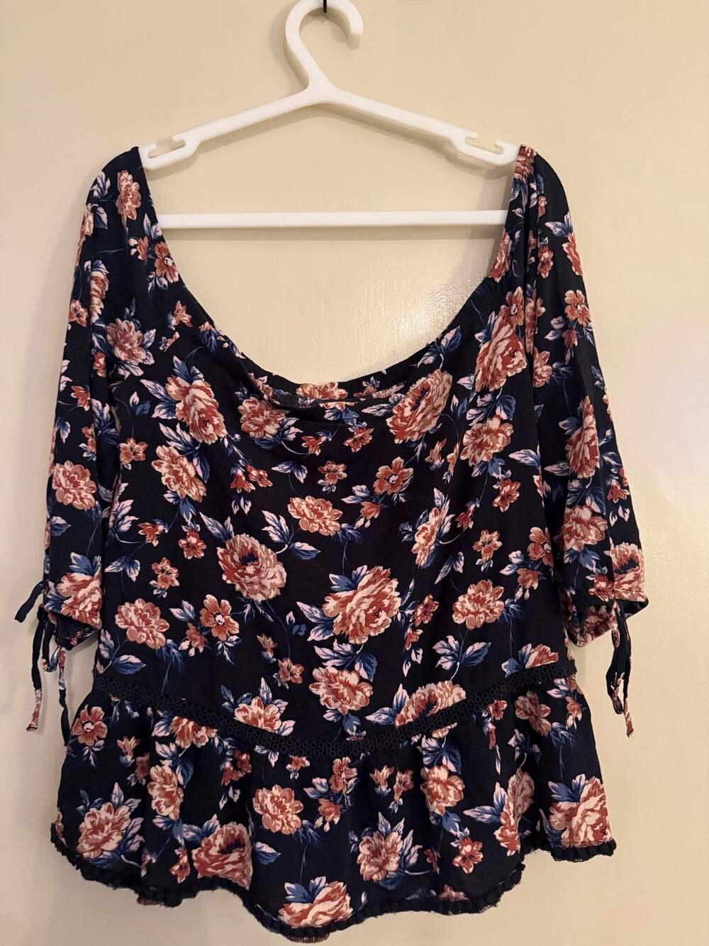 American Eagle Floral Peplum Blouse – Women’s Medium – Navy Boho Tie Sleeve Top